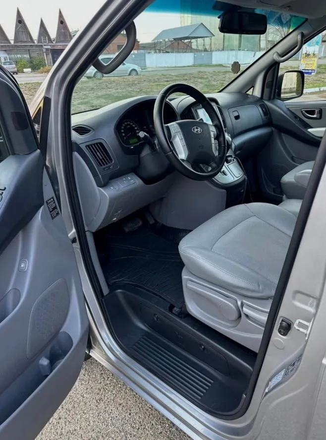Hyundai Grand Starex