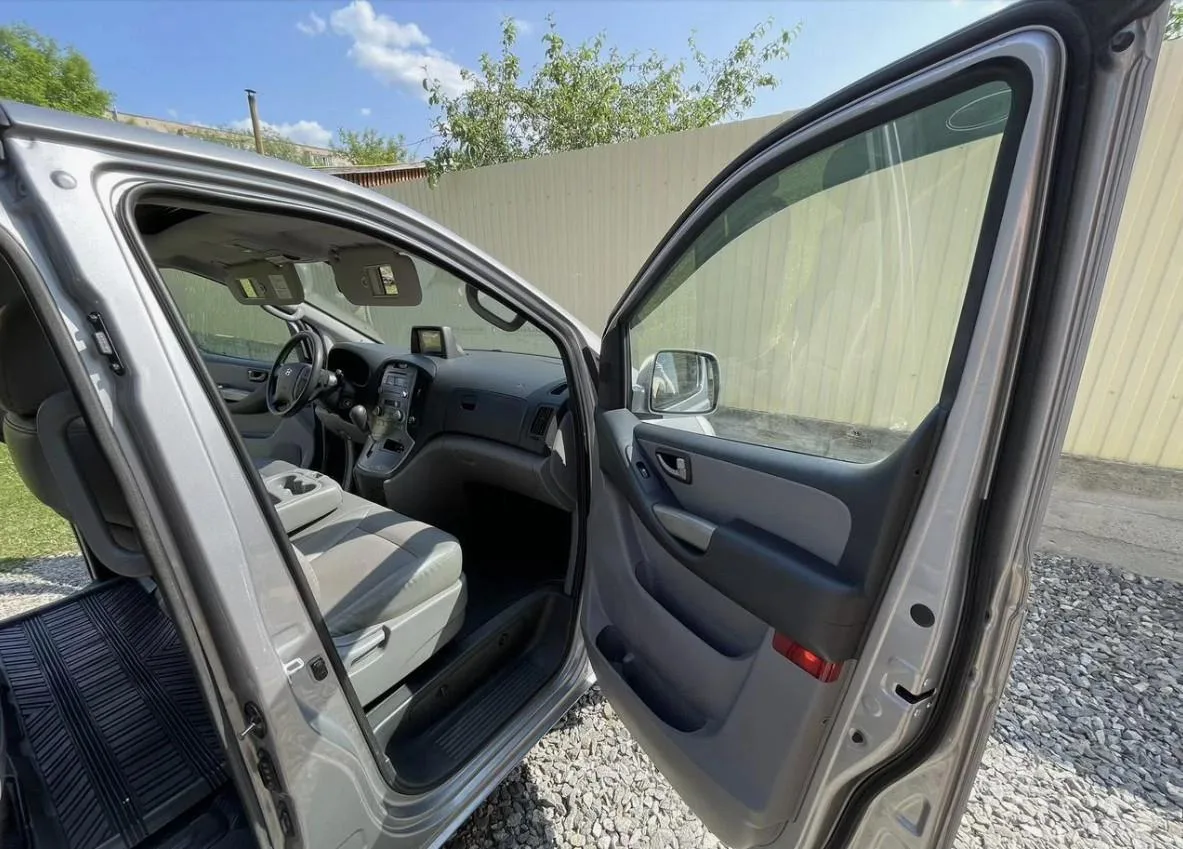 Hyundai Grand Starex