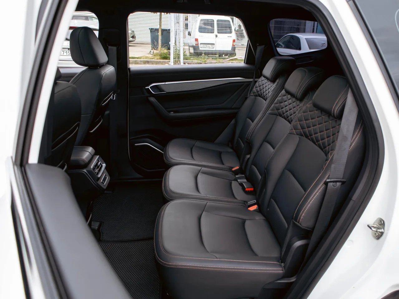 Geely Okavango