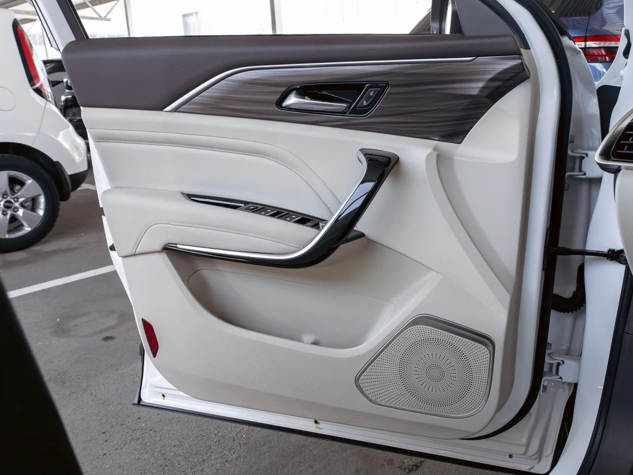 FAW Bestune T77