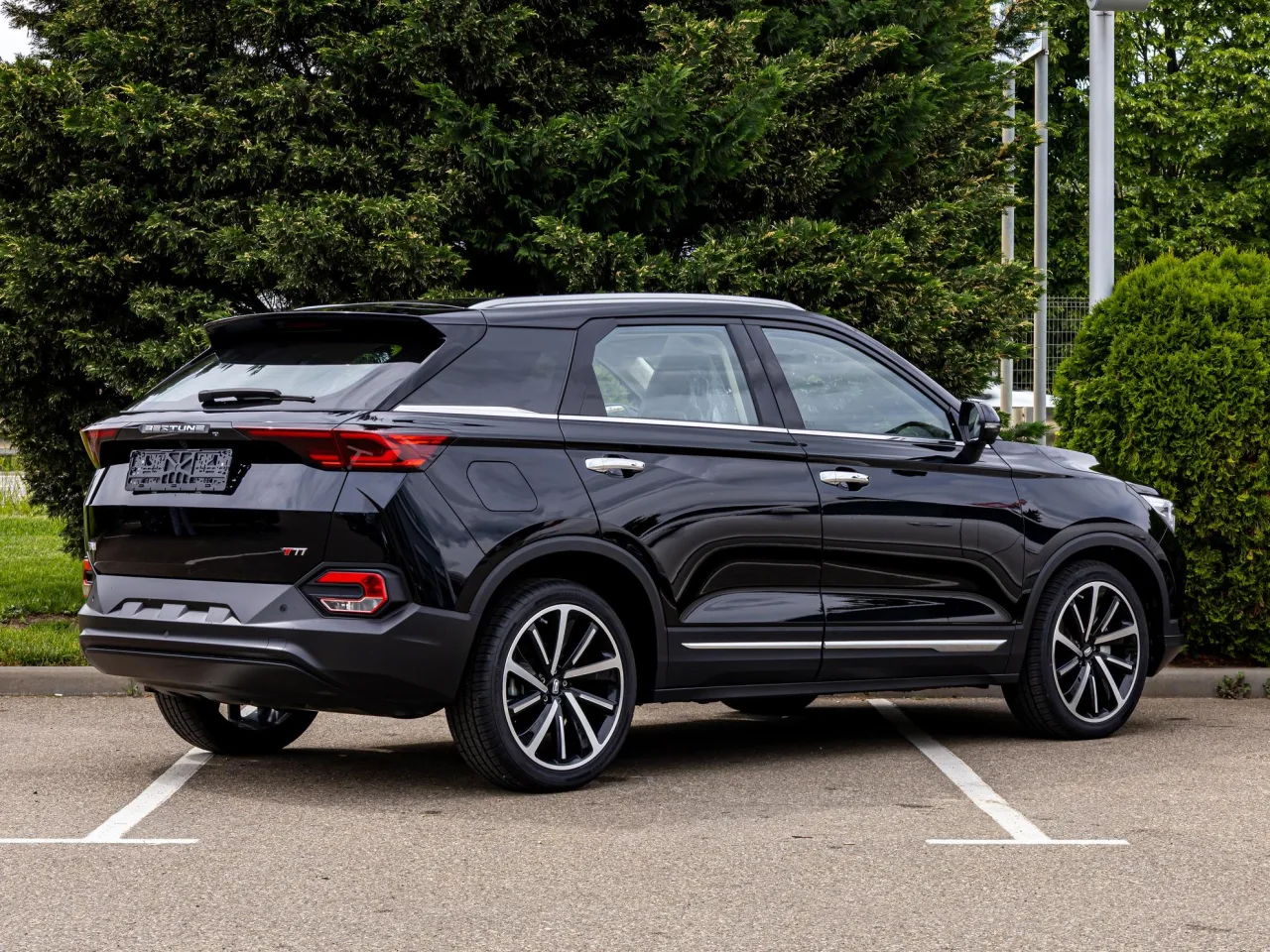 FAW Bestune T77