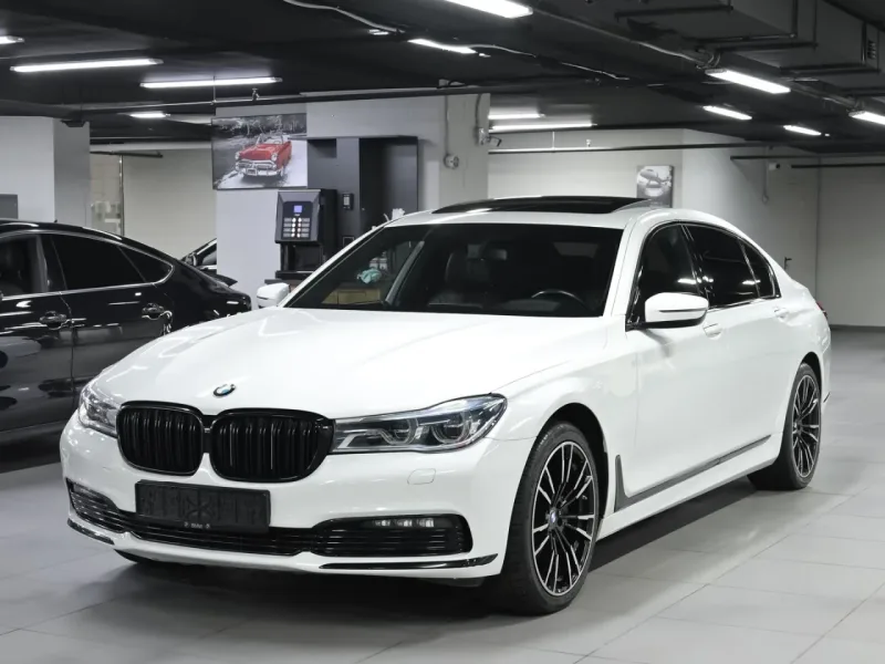 BMW 7 серии 2015
